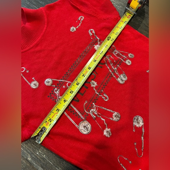 Versace vintage 90s Medusa safety pin print on red sweater - Picture 4 of 11